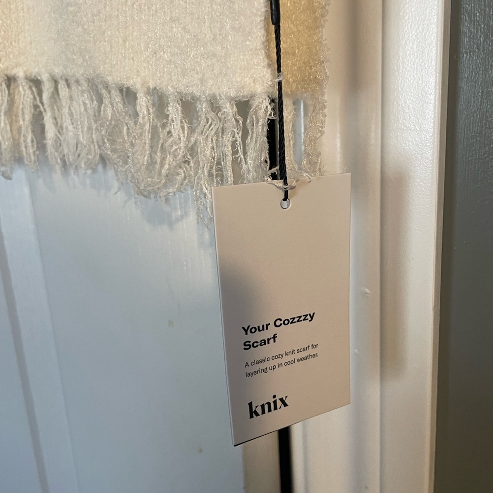 Knix Your Cozzzy Scarf - Picture 4 of 7